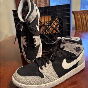 Nike Air Jordan 1 Mid SE University Red/White/Light Smoke